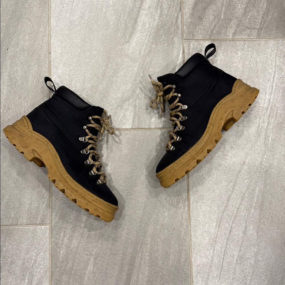 Thesus Weekend Hiking boot in Black and Tan size 40